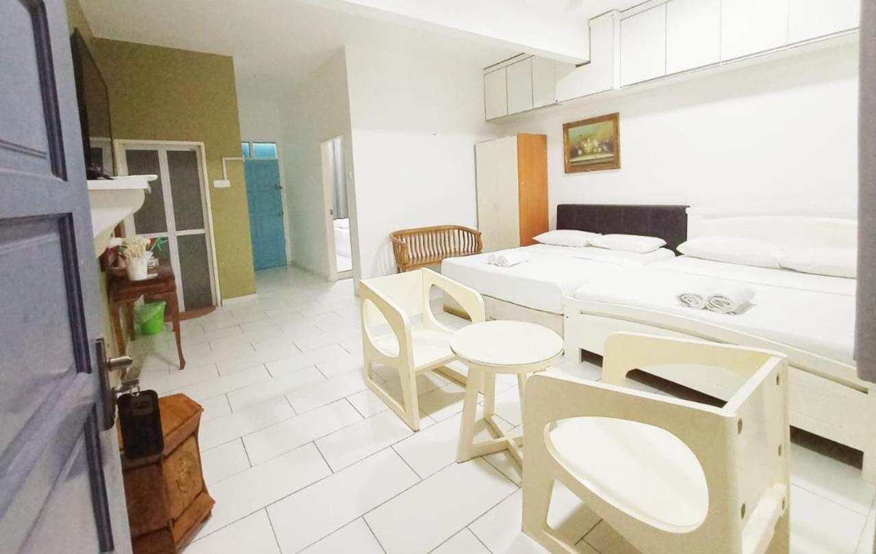 Aqil Beach Inn Marang Exterior foto