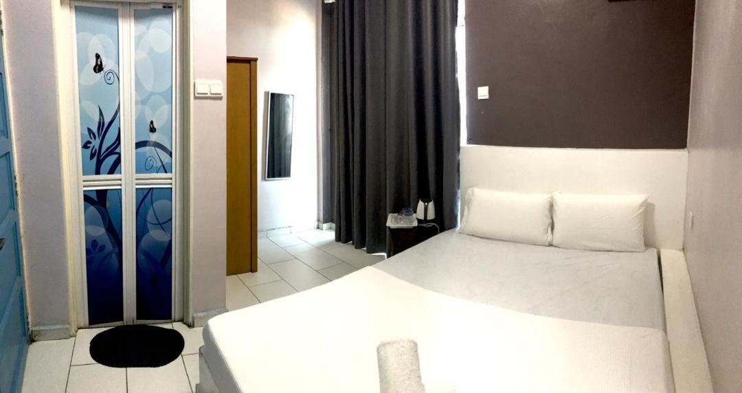 Aqil Beach Inn Marang Exterior foto