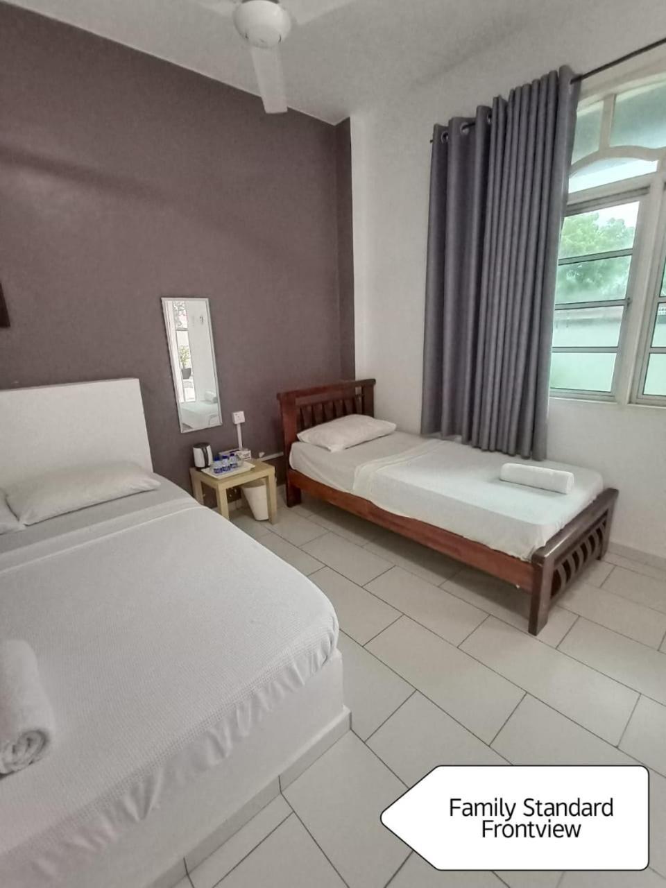 Aqil Beach Inn Marang Exterior foto