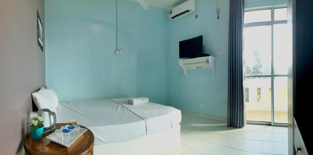 Aqil Beach Inn Marang Exterior foto