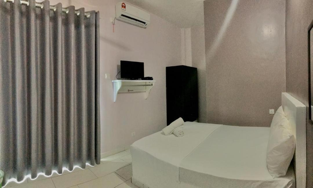 Aqil Beach Inn Marang Exterior foto