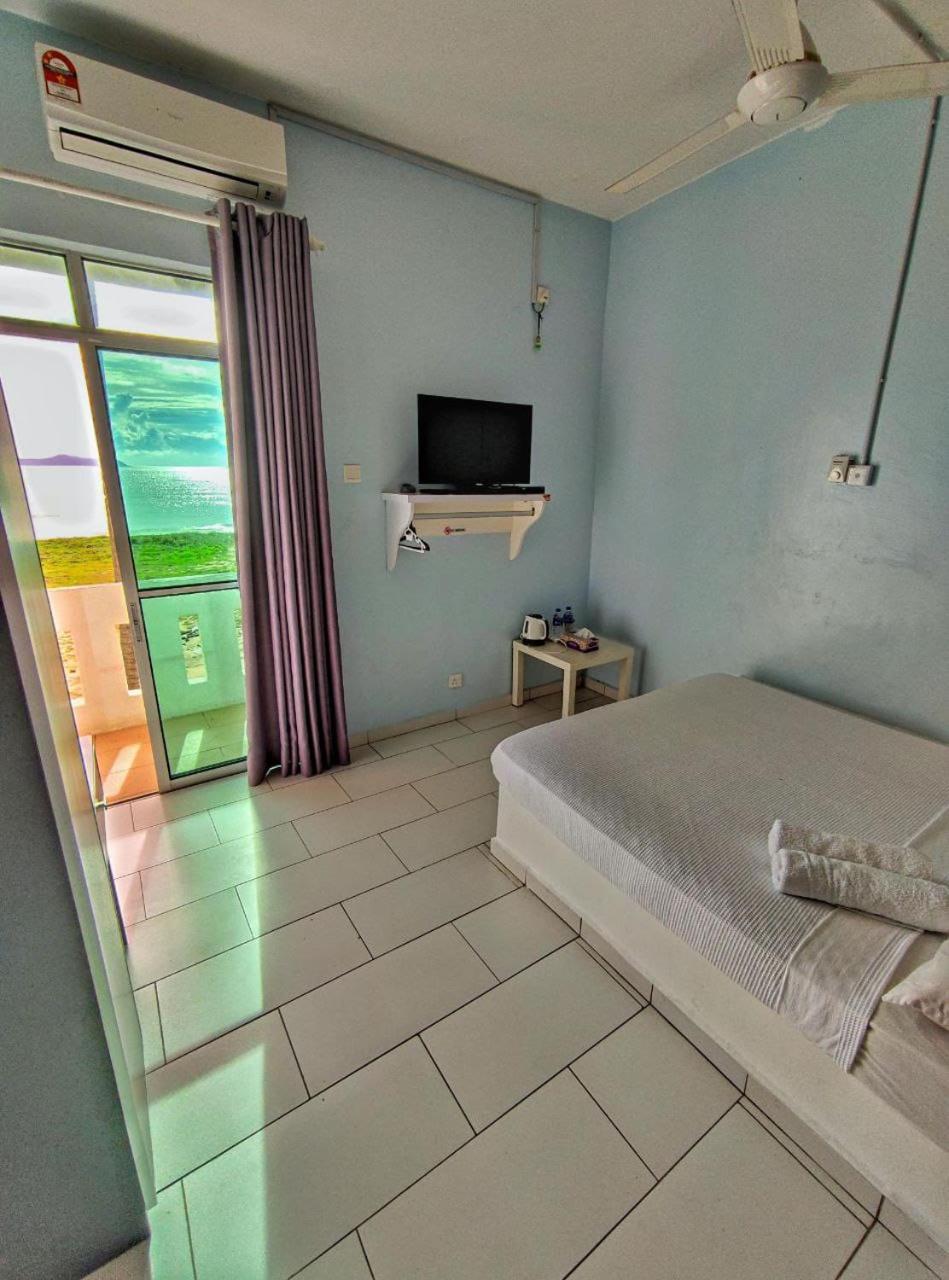 Aqil Beach Inn Marang Exterior foto